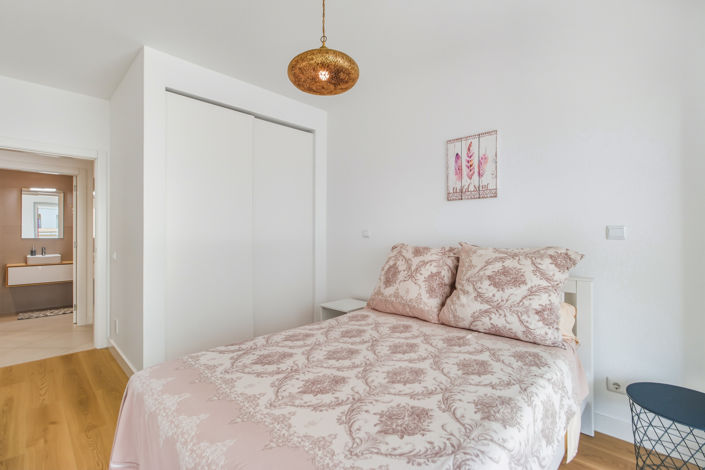 Image No.20-2 Bed Apartment for sale