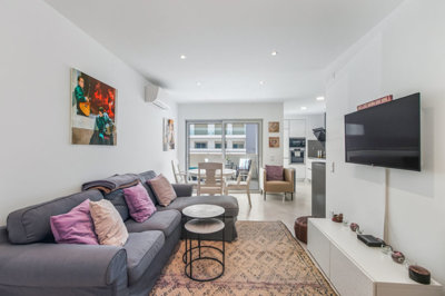 4 LIVING ROOM.jpg
