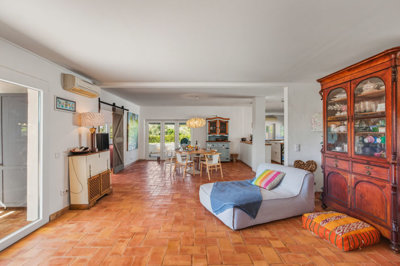 8.2 LIVING ROOM.jpg