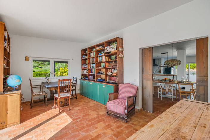 Image No.26-5 Bed Villa for sale