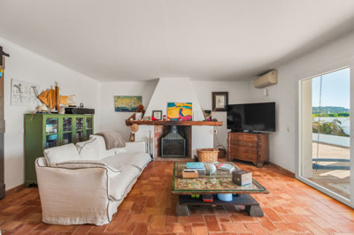 8.1 LIVING ROOM.jpg