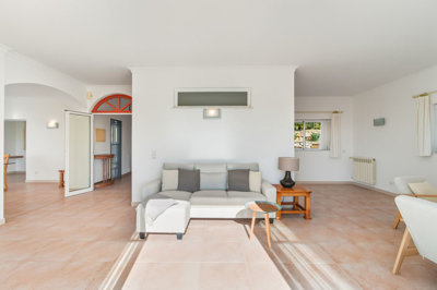2 LIVING ROOM.jpg