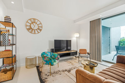 10 LIVING ROOM (1).jpg