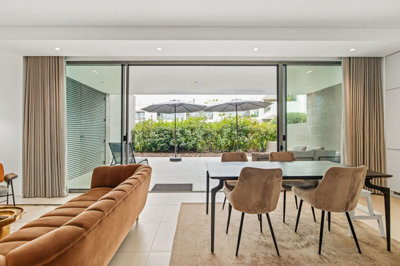 11 LIVING ROOM.jpg
