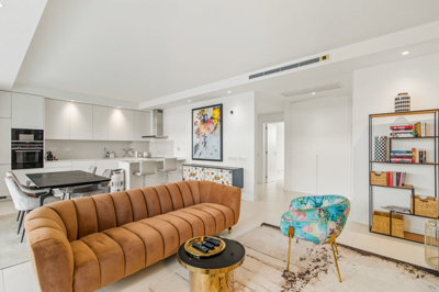 2 LIVING ROOM (1).jpg
