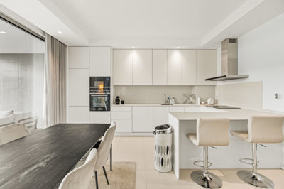 3 KITCHEN.jpg