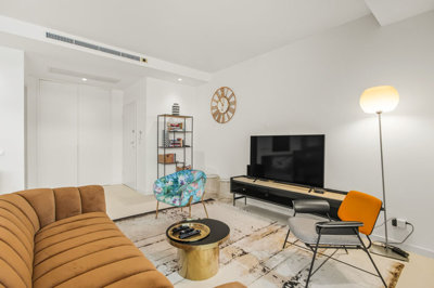 9 LIVING ROOM (1).jpg