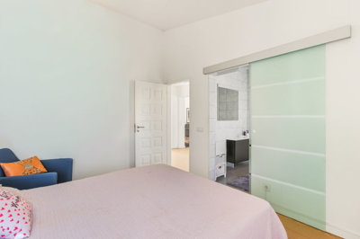15 Bedroom.jpg