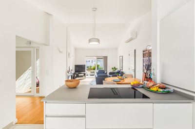 9 kitchen.jpg