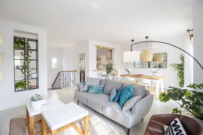 Living area_b (Large).jpg