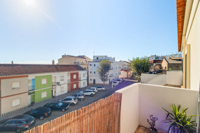 6 BALCONY.jpg