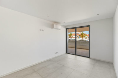 12 BEDROOM.jpg