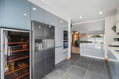 12 KITCHEN.jpg