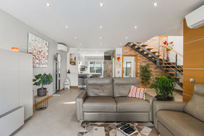 4 LIVING ROOM.jpg