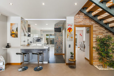 7 KITCHEN.jpg