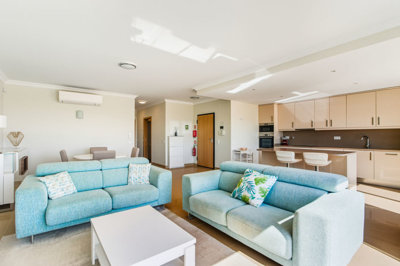 3 LIVING ROOM.jpg