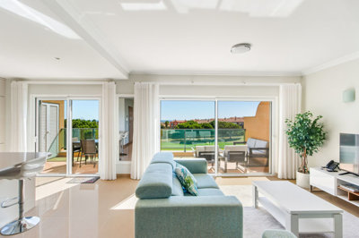 7 LIVING ROOM.jpg
