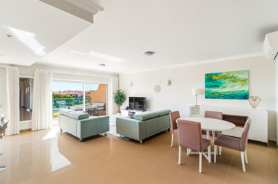 8 LIVING ROOM.jpg