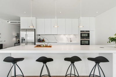 6 KITCHEN.jpg