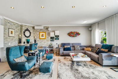 5 LIVING ROOM.jpg