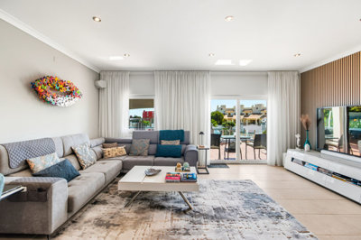 6 LIVING ROOM.jpg
