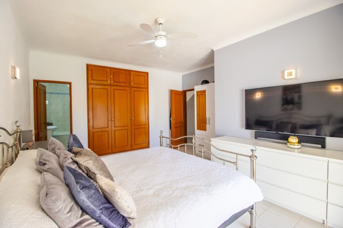 Image No.24-3 Bed Townhouse for sale