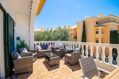 Balcony (Large).jpg