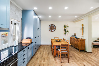 9 KITCHEN.jpg