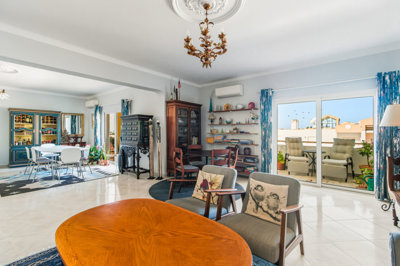 8 LIVING ROOM.jpg