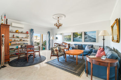 1 LIVING ROOM.jpg