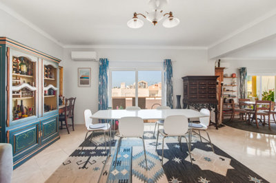 5 LIVING ROOM.jpg