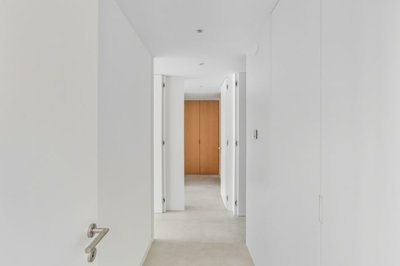 9 HALLWAY.jpg