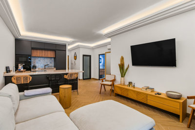 2 LIVING ROOM.jpg