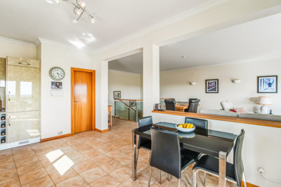 11 KITCHEN.jpg
