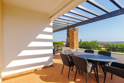 15 BALCONY.jpg