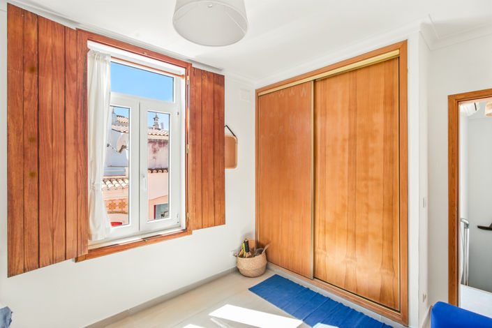 Image No.18-2 Bed Townhouse for sale