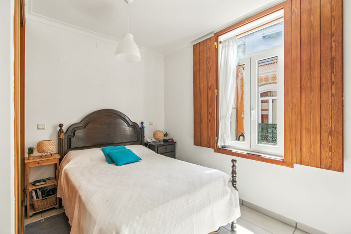 Image No.11-2 Bed Townhouse for sale