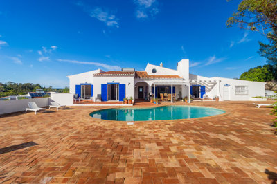 Villa de 4 chambres à vendre à Lagos