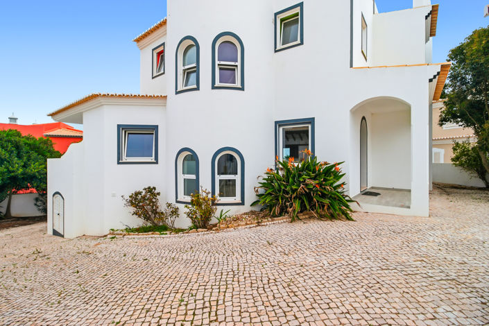 Image No.1-Villa de 4 chambres à vendre à Lagos