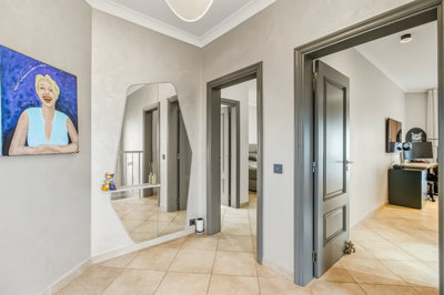 11 ENTRACE BEDROOM.jpg