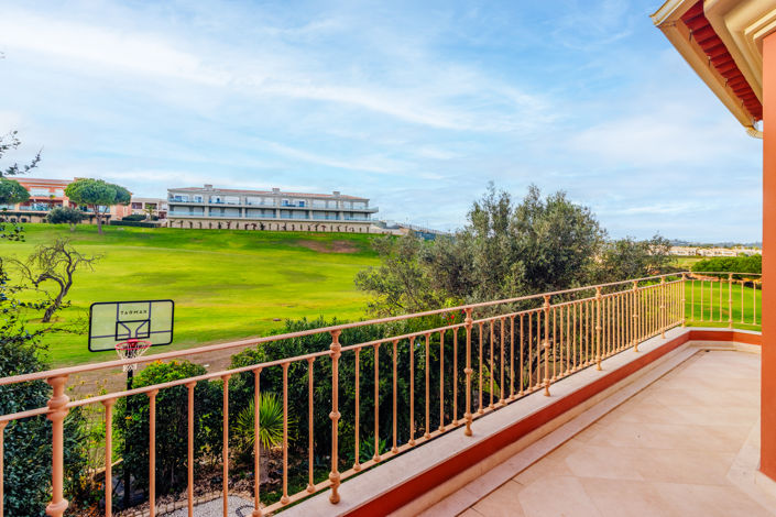 Image No.30-3 Bed Townhouse for sale