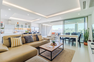 1 LIVINGROOM (1).JPG