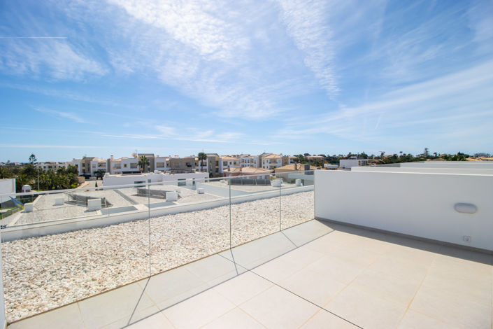 Image No.24-3 Bed Townhouse for sale