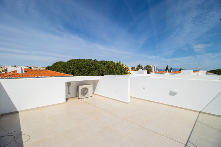 Image No.25-3 Bed Townhouse for sale