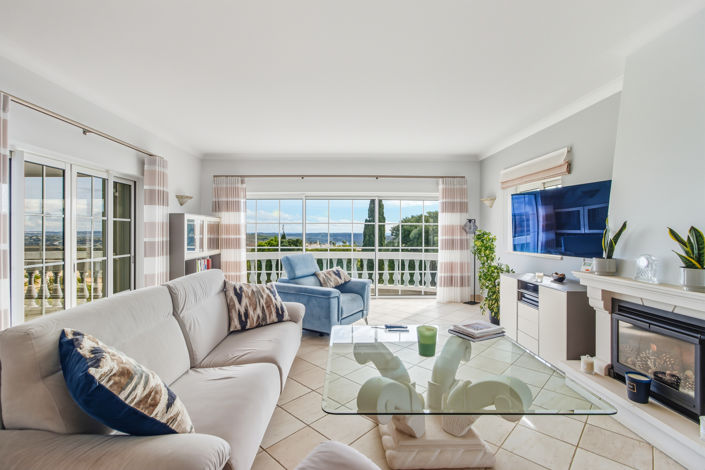 Image No.2-Villa de 4 chambres à vendre à Vila do Bispo