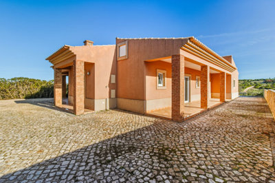 outside house front.jpg