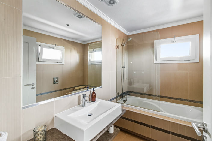 Image No.21-1 Bed Townhouse for sale