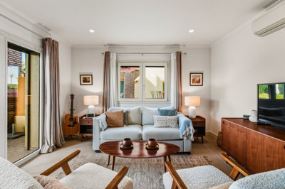 3 LIVING ROOM (2).jpg