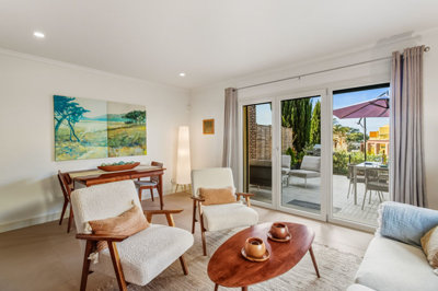 4 LIVING ROOM (2).jpg