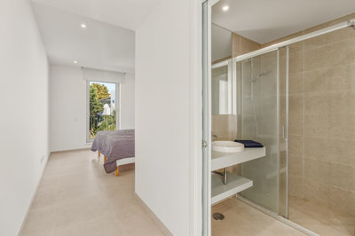 12 MASTER BEDROOM.jpg